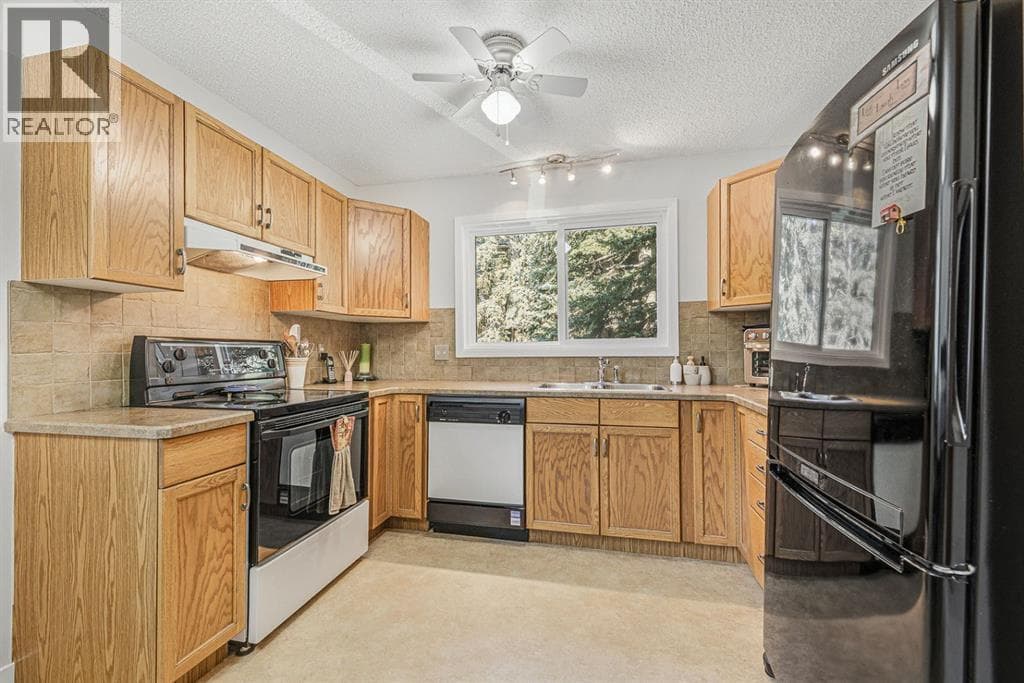 830, 3130 66 Avenue SW property photo 3