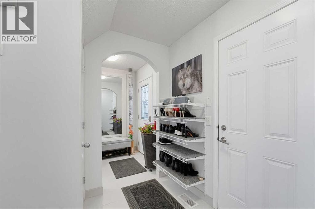 97 Panora Way NW property photo 6