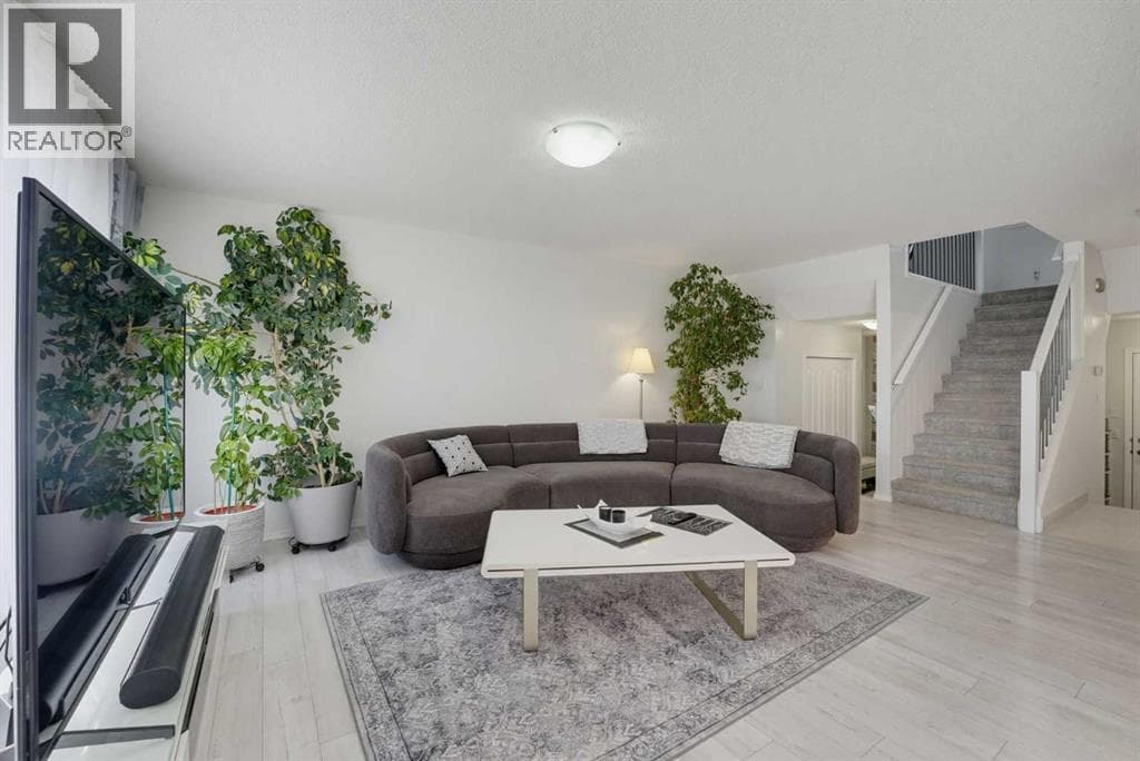 97 Panora Way NW property photo 7