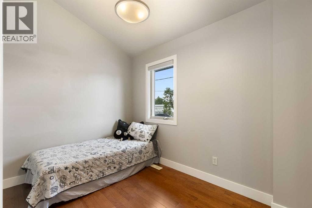 5012 20 Street SW property photo 30