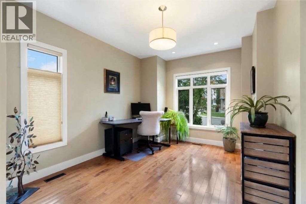5012 20 Street SW property photo 18