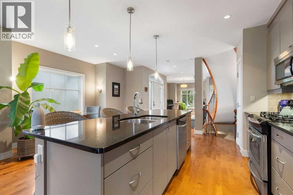 5012 20 Street SW property photo 10