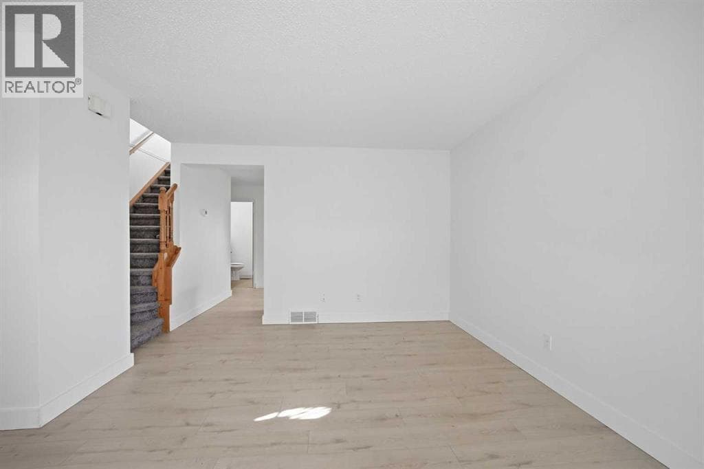 11 Coventry Lane NE property photo 6