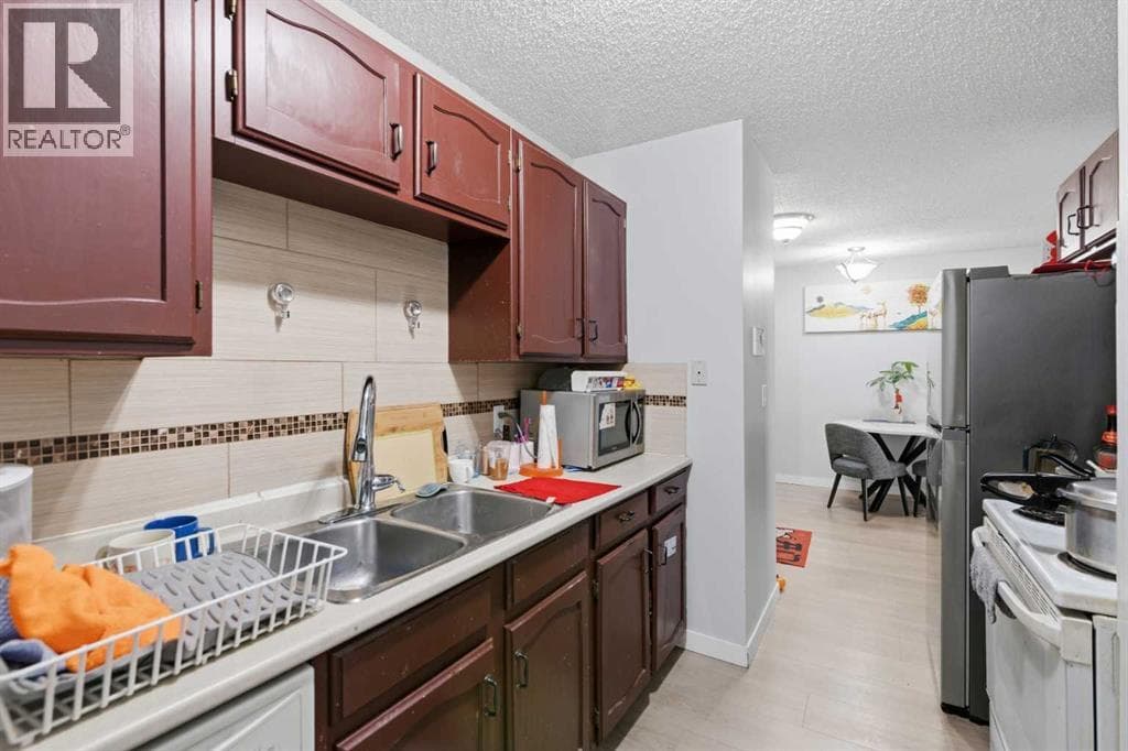 7, 3911 1 Street NE property photo 9