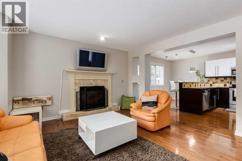 8, 2132 35 Avenue SW property photo 9