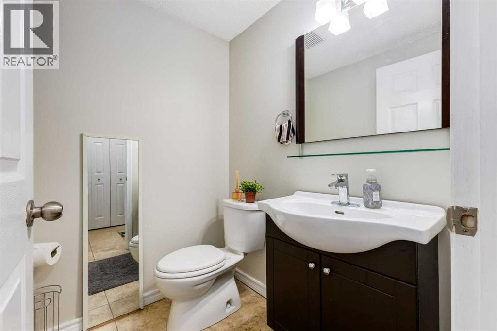 8, 2132 35 Avenue SW property photo 13