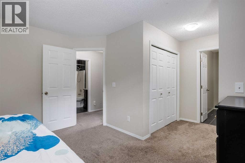 8, 2132 35 Avenue SW property photo 16