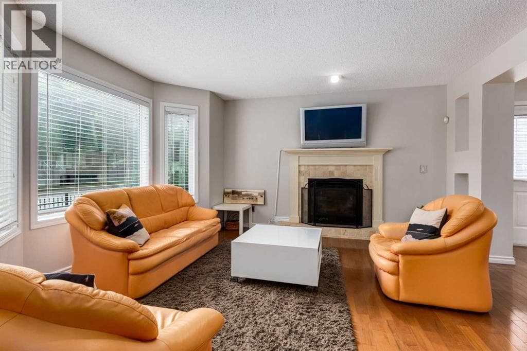 8, 2132 35 Avenue SW property photo 6