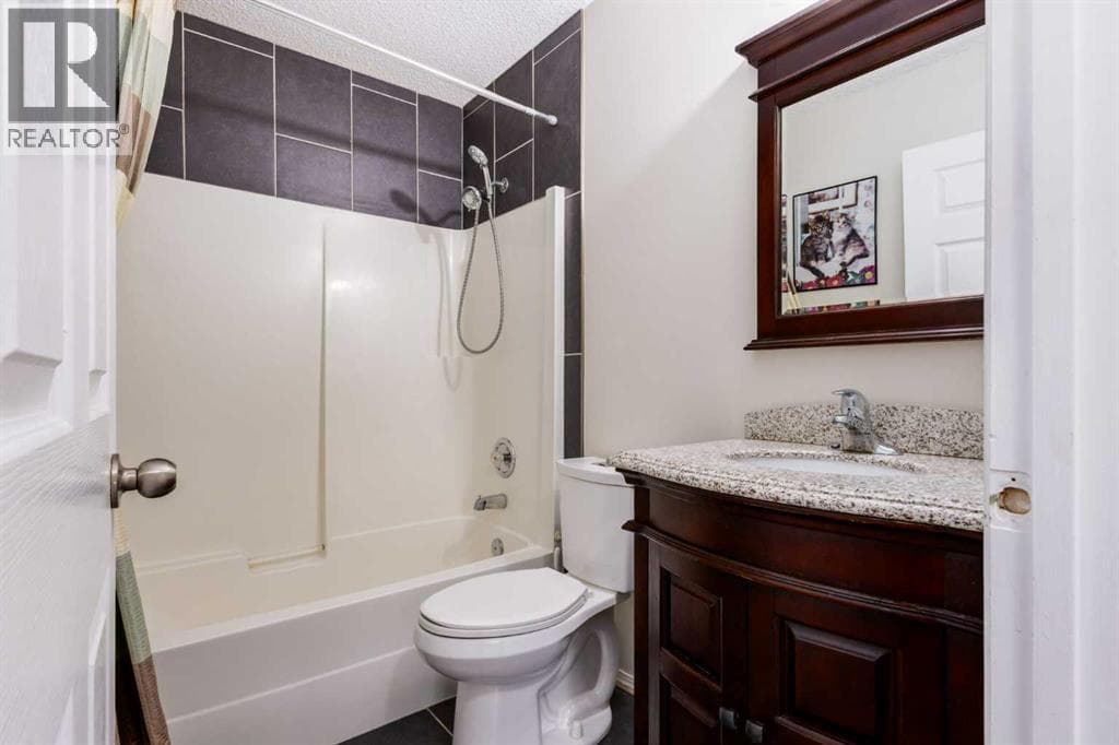 8, 2132 35 Avenue SW property photo 21