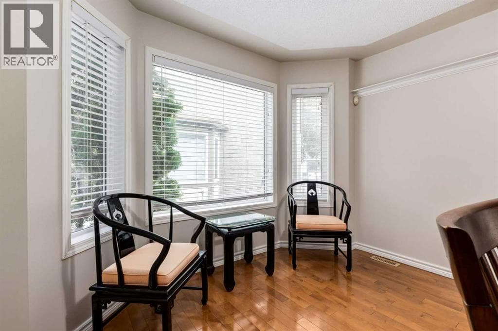 8, 2132 35 Avenue SW property photo 12