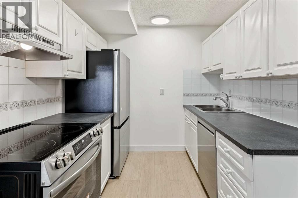 11, 5315 53 Avenue NW property photo 10