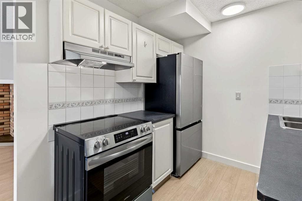 11, 5315 53 Avenue NW property photo 11