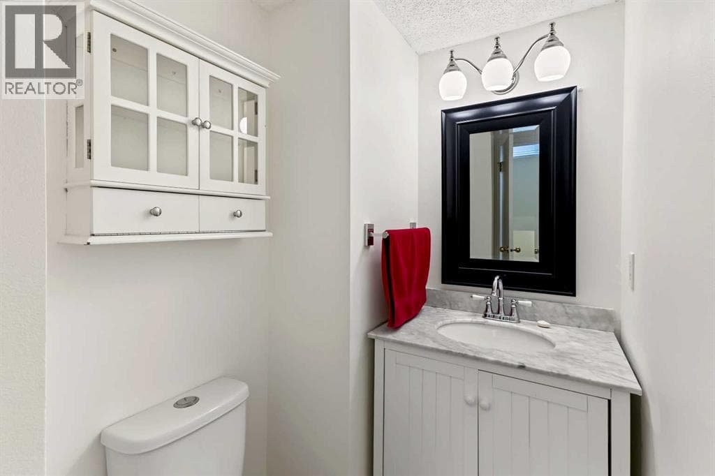 11, 5315 53 Avenue NW property photo 13
