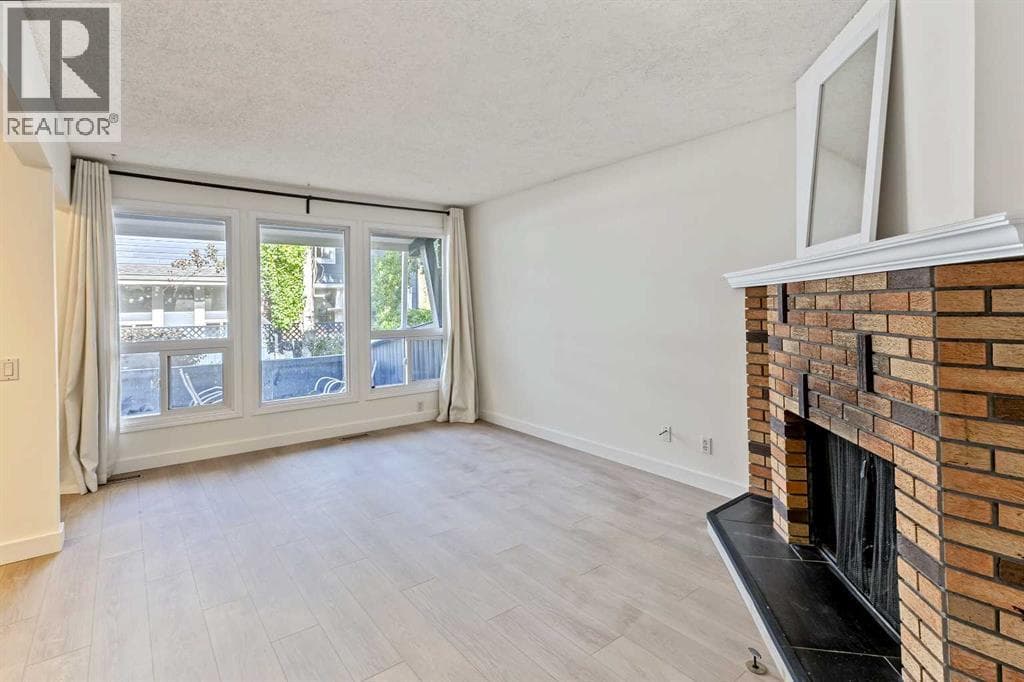 11, 5315 53 Avenue NW property photo 8
