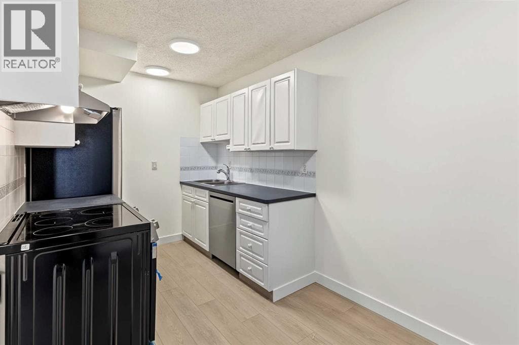 11, 5315 53 Avenue NW property photo 9