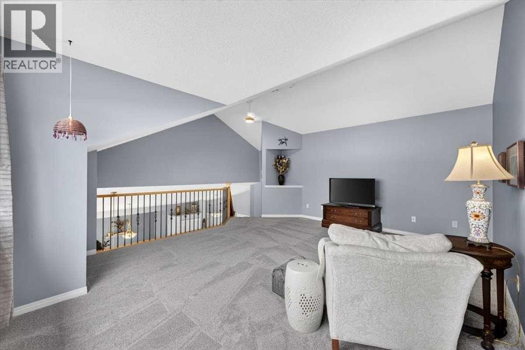 248 Springbank Villas SW property photo 21