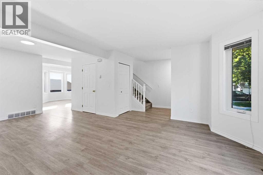 2, 2132 35 Avenue SW property photo 6