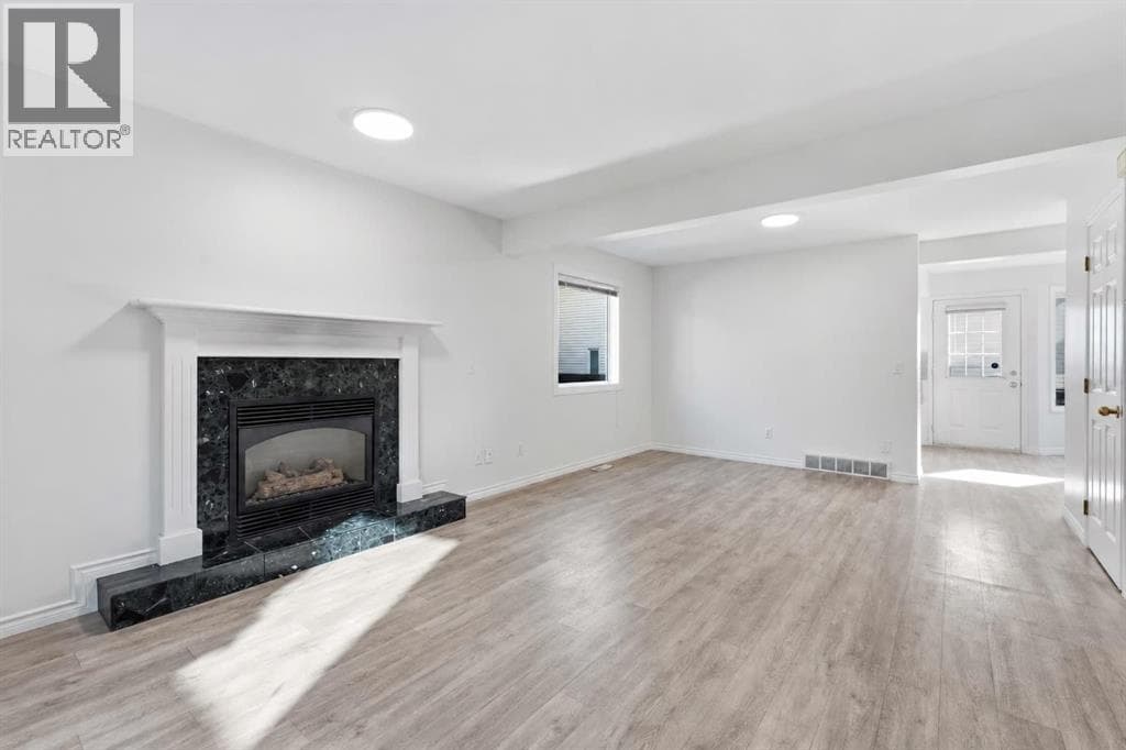 2, 2132 35 Avenue SW property photo 5