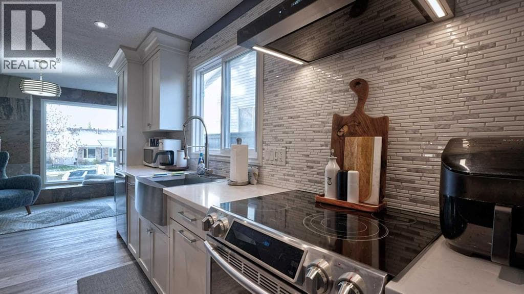 331 Woodbine Boulevard SW property photo 8