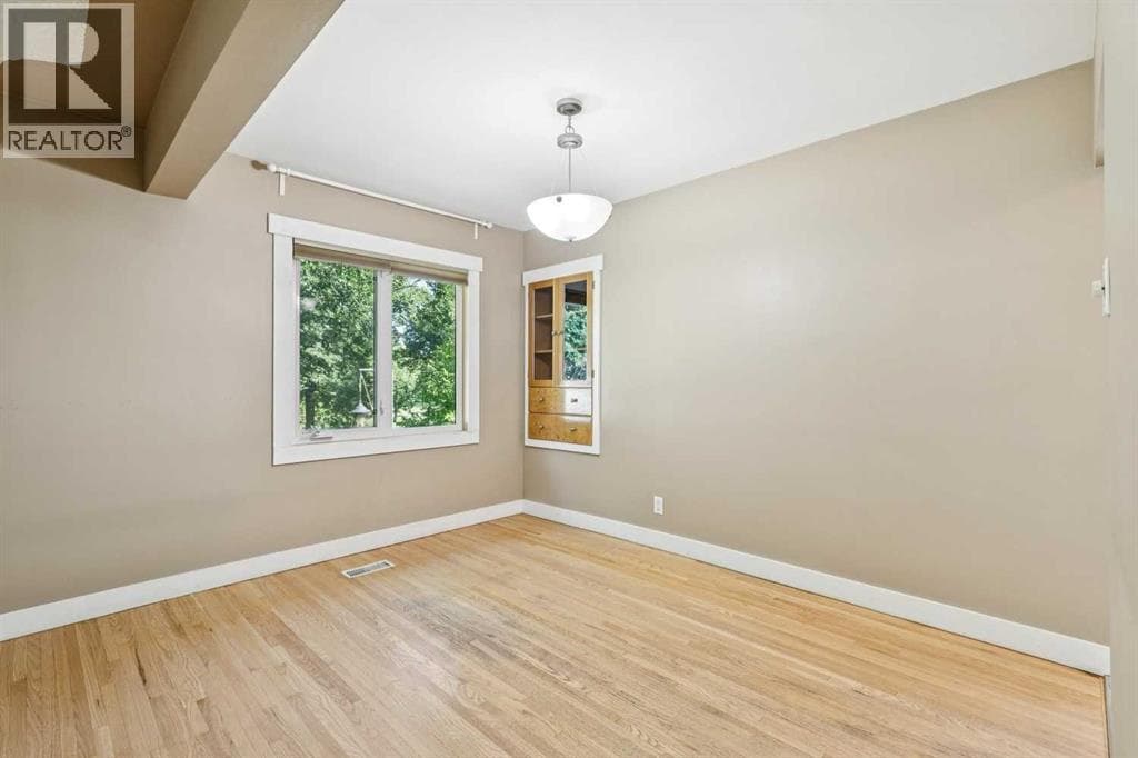 5428 Centre A Street NE property photo 9