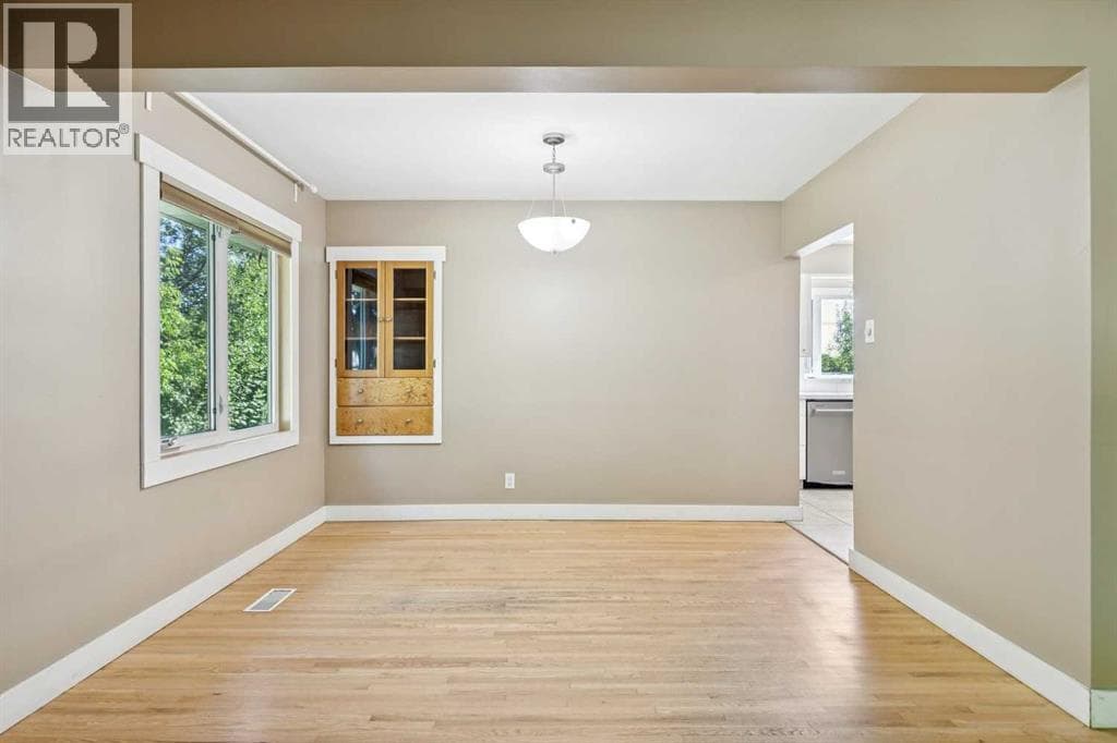 5428 Centre A Street NE property photo 8