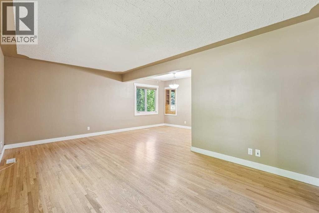 5428 Centre A Street NE property photo 4