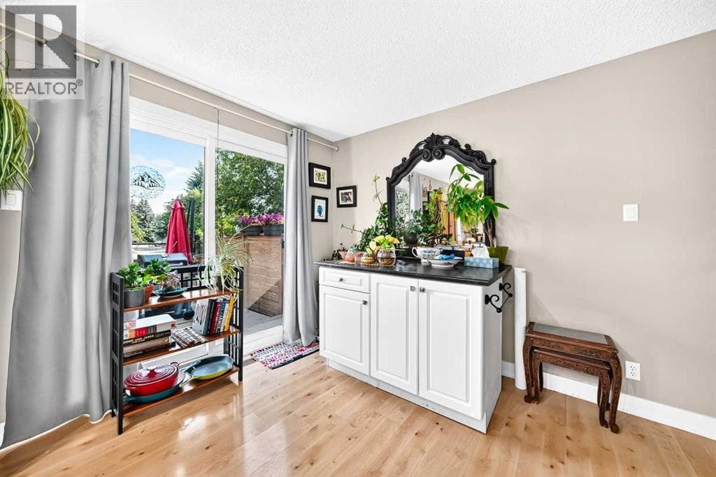 6, 64 woodacres Crescent SW property photo 13