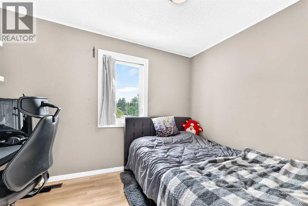 6, 64 woodacres Crescent SW property photo 25