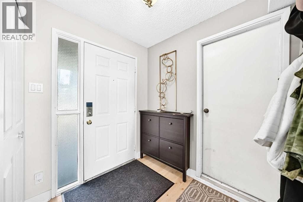 6, 64 woodacres Crescent SW property photo 6