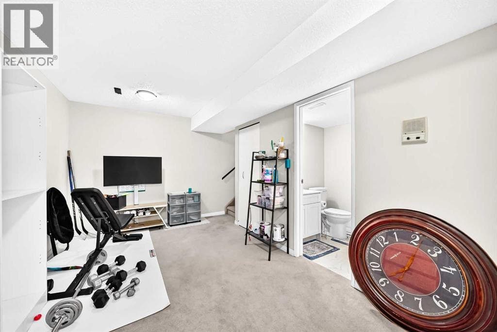 6, 64 woodacres Crescent SW property photo 33