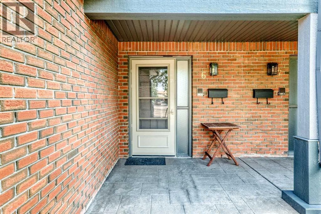 6, 64 woodacres Crescent SW property photo 5