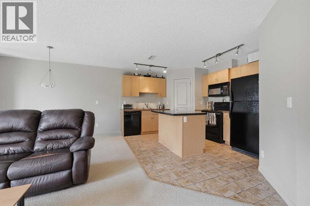 18 Auburn Bay Common SE property photo 2
