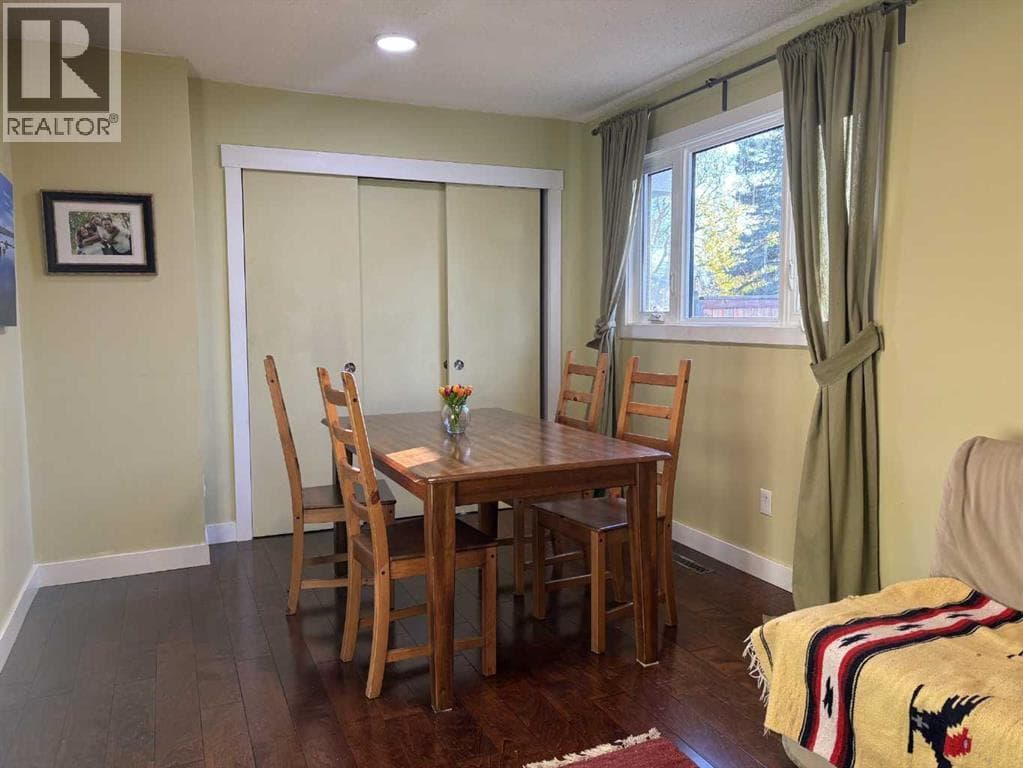 6013 Trollinger Street NE property photo 9