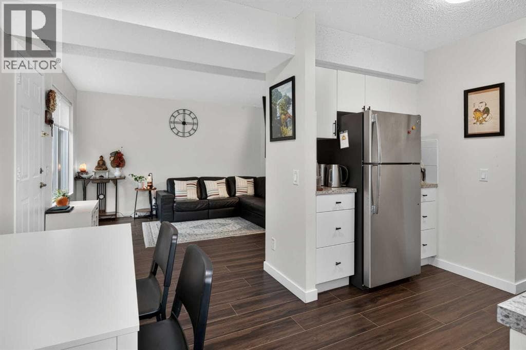442, 406 Blackthorn Road NE property photo 10
