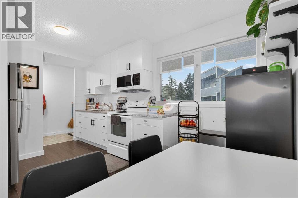 442, 406 Blackthorn Road NE property photo 12