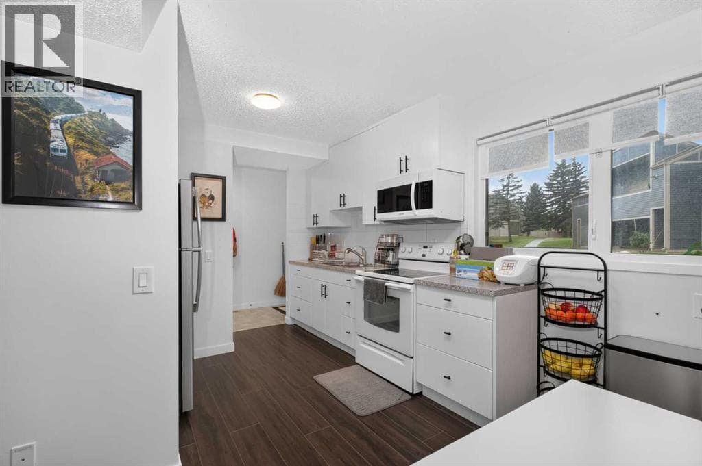 442, 406 Blackthorn Road NE property photo 13