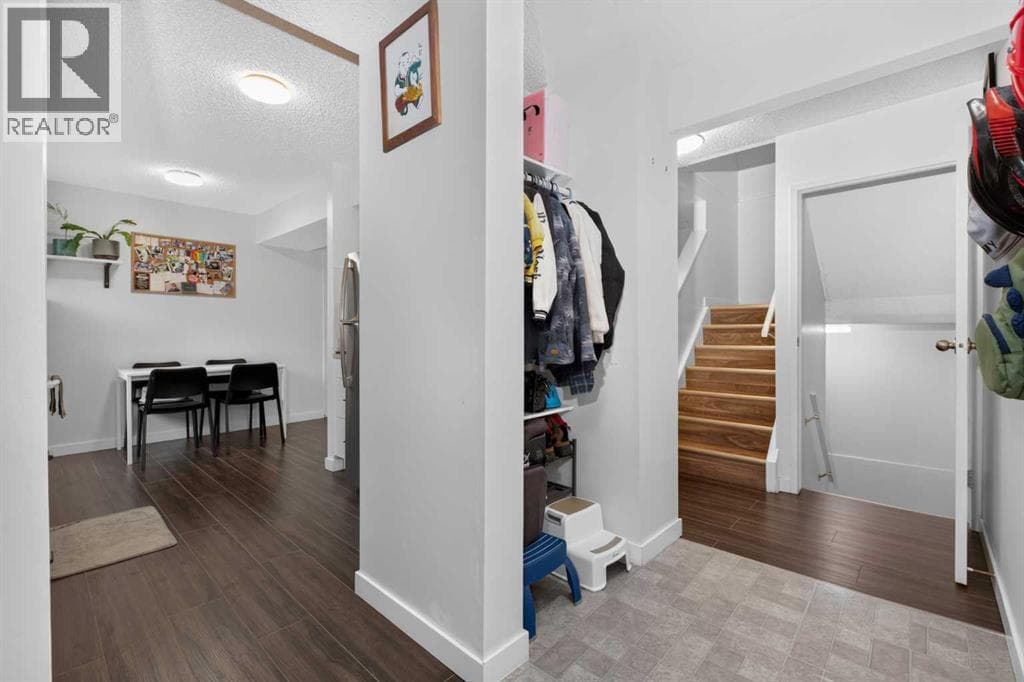 442, 406 Blackthorn Road NE property photo 16
