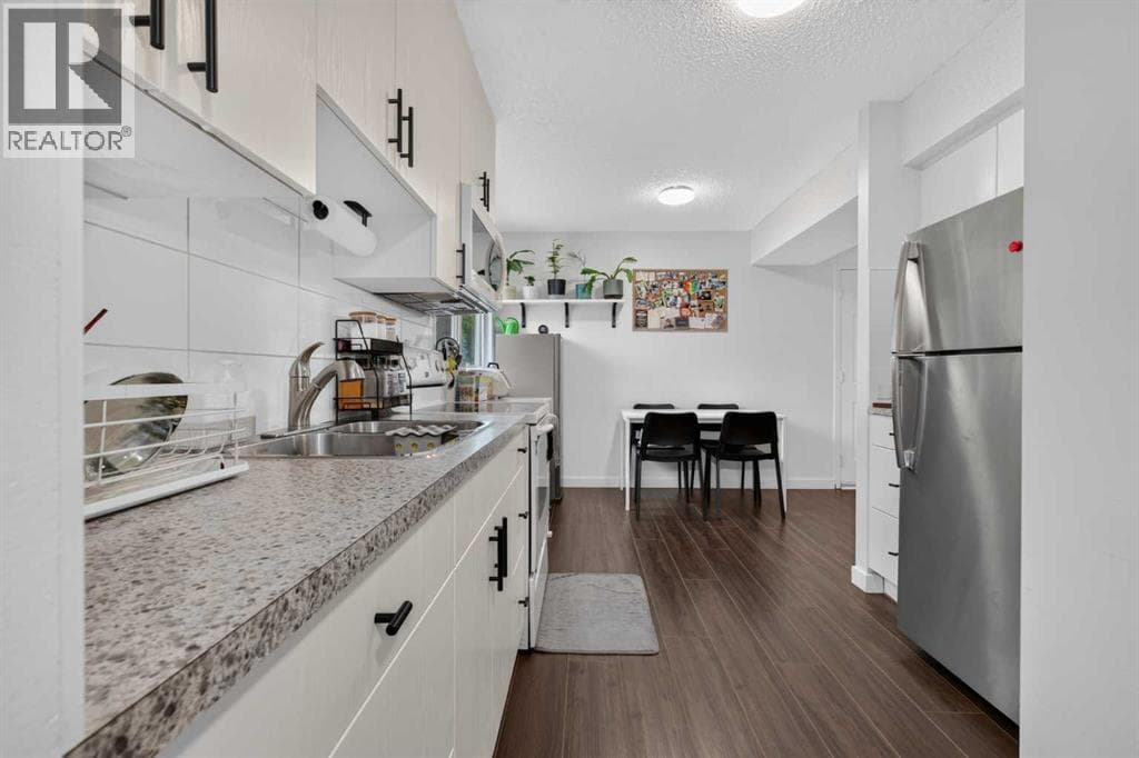 442, 406 Blackthorn Road NE property photo 17