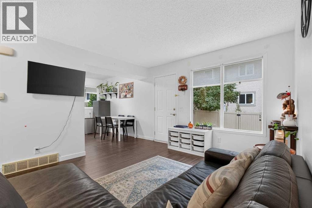 442, 406 Blackthorn Road NE property photo 19