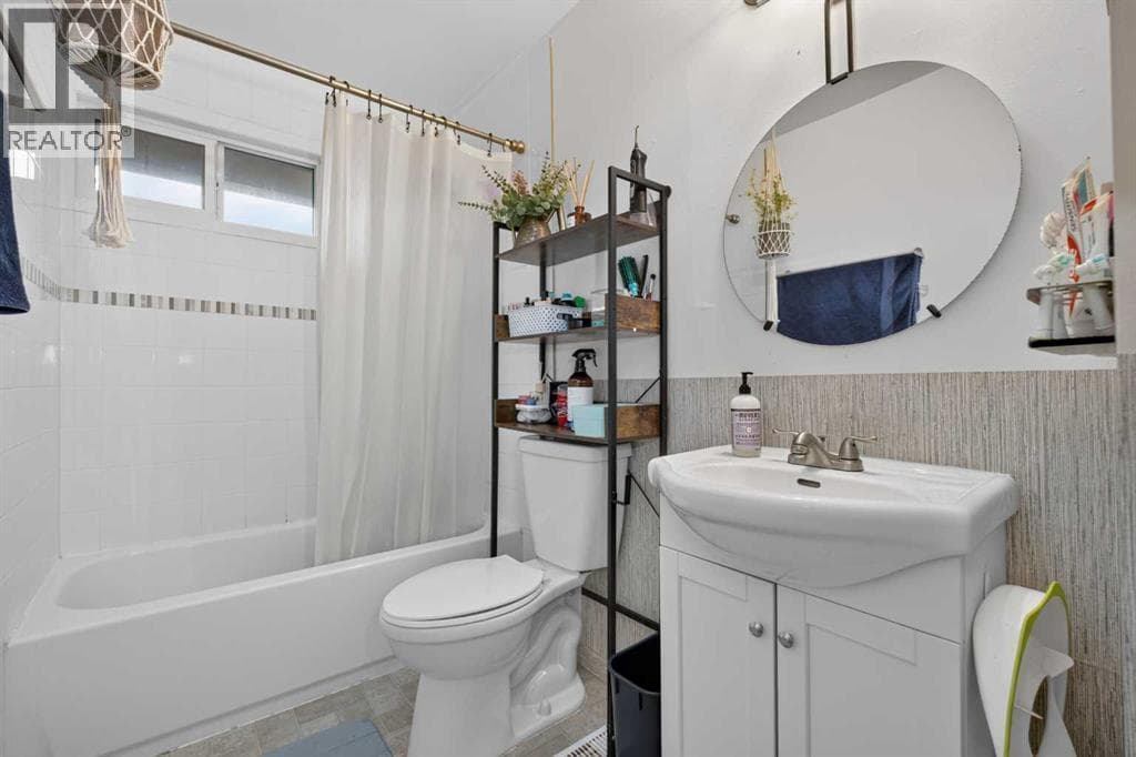 442, 406 Blackthorn Road NE property photo 25
