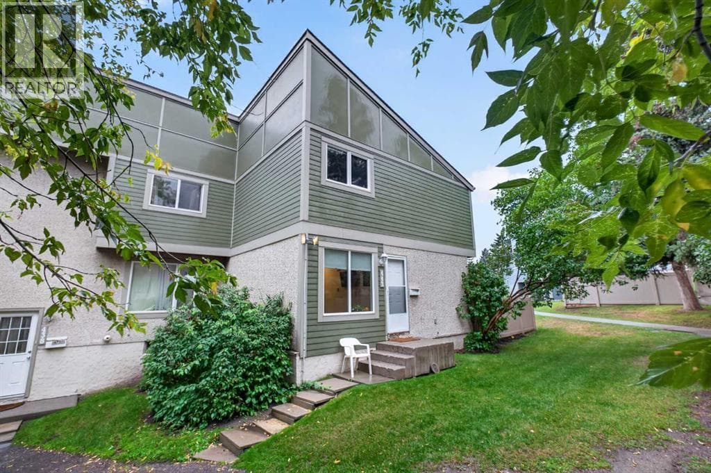 442, 406 Blackthorn Road NE property photo 42