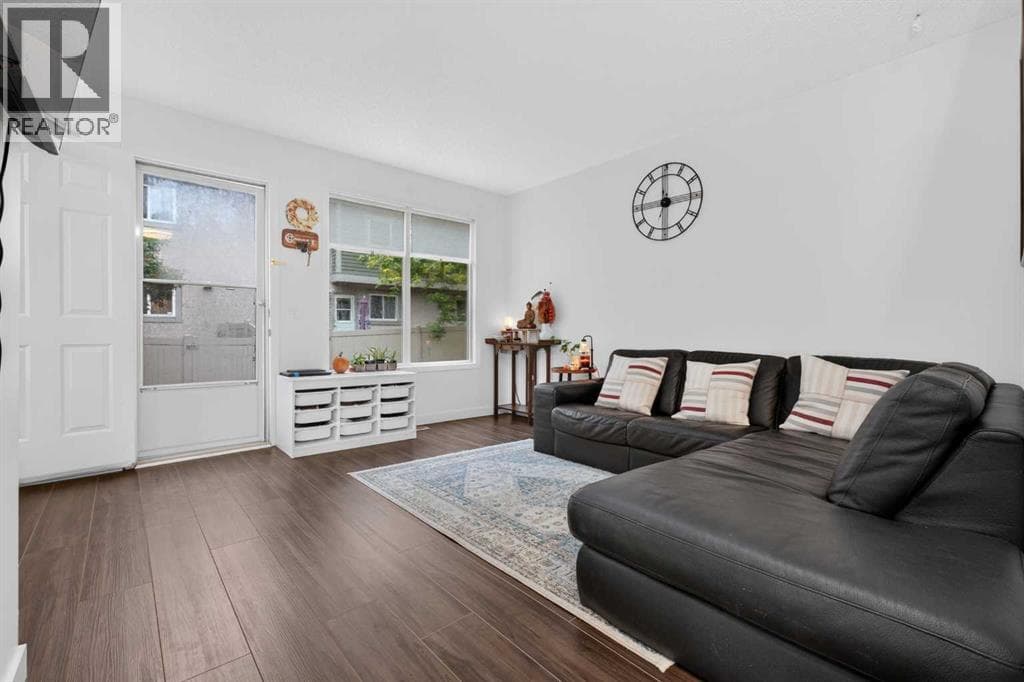 442, 406 Blackthorn Road NE property photo 6