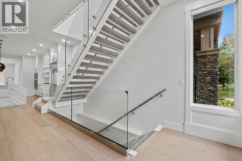 1937 44 Avenue SW property photo 6