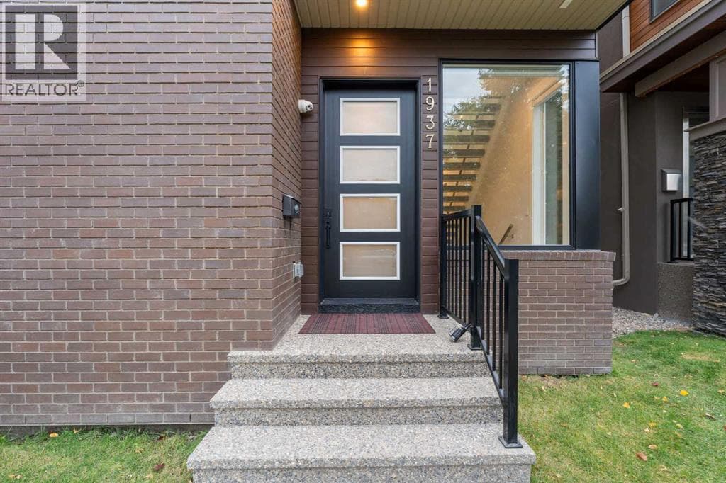 1937 44 Avenue SW property photo 3